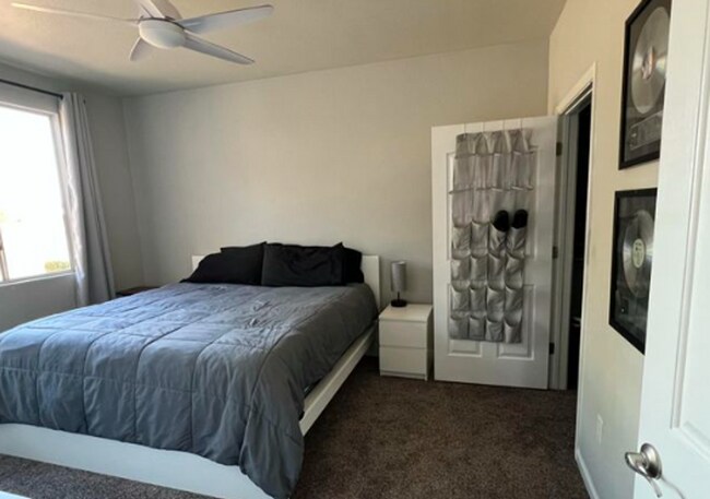 Building Photo - Two Bedrooms/One Bath - Great Location!