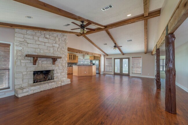 Foto del edificio - Available for August Move in! Acreage with...