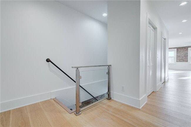 Building Photo - 137 S Main St