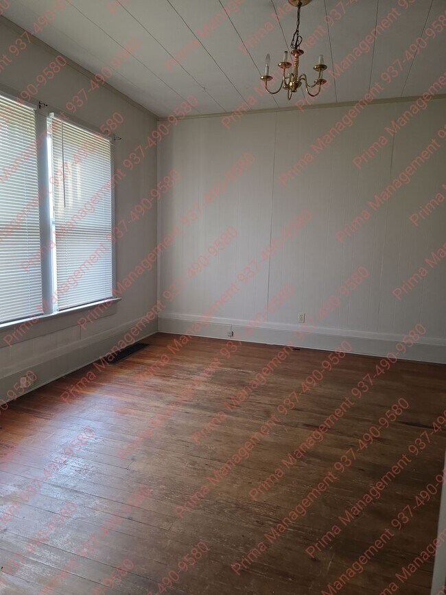 Foto del edificio - Great 2 bedroom w/detached garage near UD and Miami Valley Hospital!