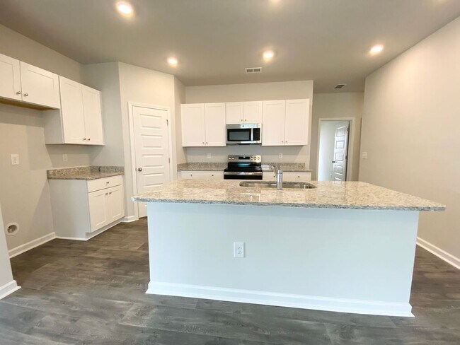 Building Photo - LIKE NEW home in a new subdivision!