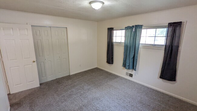 Foto del edificio - 626 White Oak Dr
