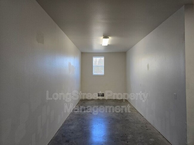 Foto del edificio - 132 SW Avery Ave