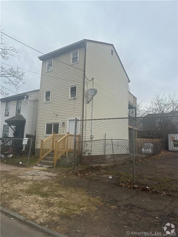 Building Photo - 127 Haven St