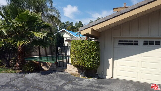 Building Photo - 1408 Valley View Rd