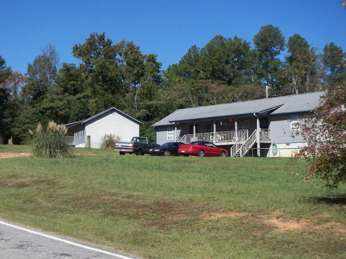 Primary Photo - 579-589 Center Point Rd