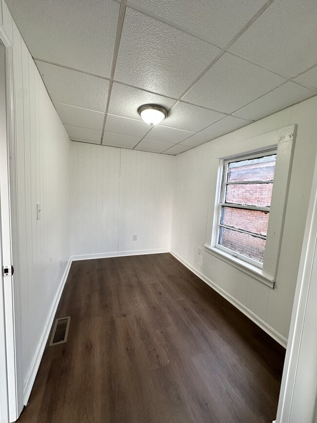 Building Photo - 112 Kappa Ave S