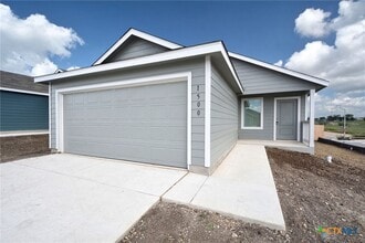 Building Photo - 1500 Hummock Steep