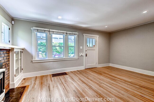 Sala de estar - 634 S Vine Street