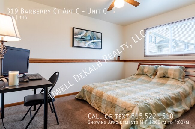 Foto del edificio - 319 Barberry Ct