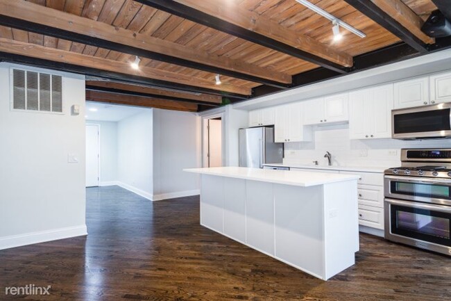 Building Photo - 2620 N Clybourn Ave