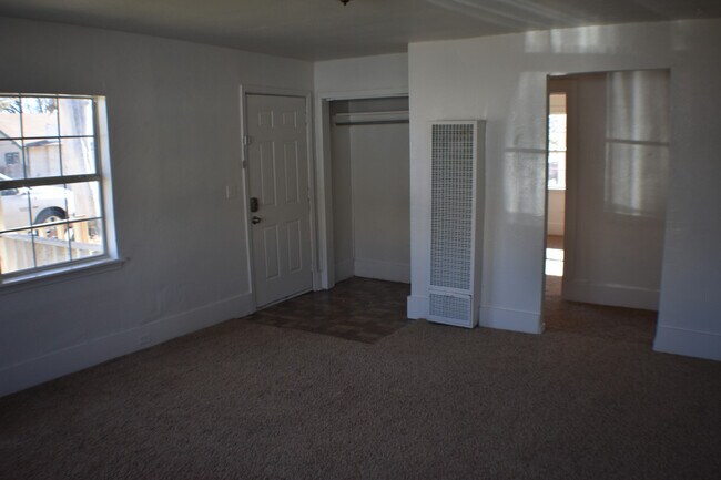 Building Photo - 818 S Carolina