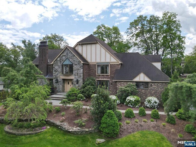 Foto del edificio - 39 Springhouse Rd