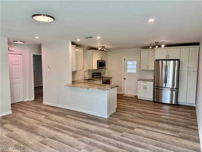 Foto del edificio - 3181 Poinciana Dr