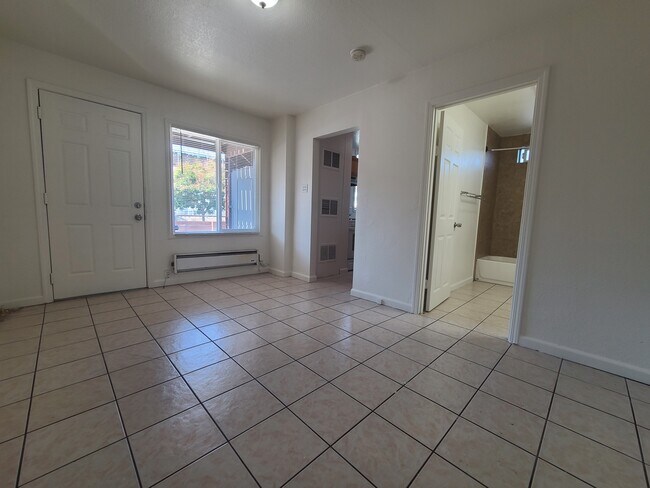 Building Photo - 11046 San Leandro St