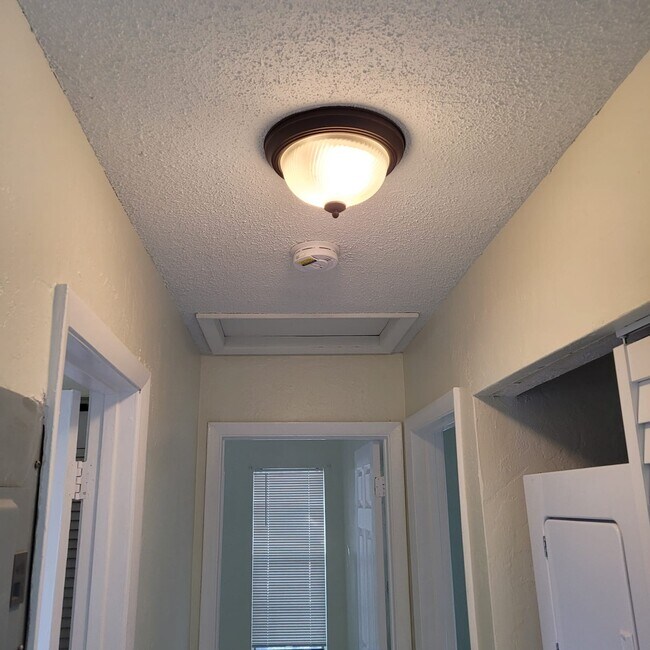 Building Photo - 1440 SW 41st Ave