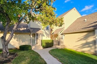 Building Photo - 963 Taylor Dr