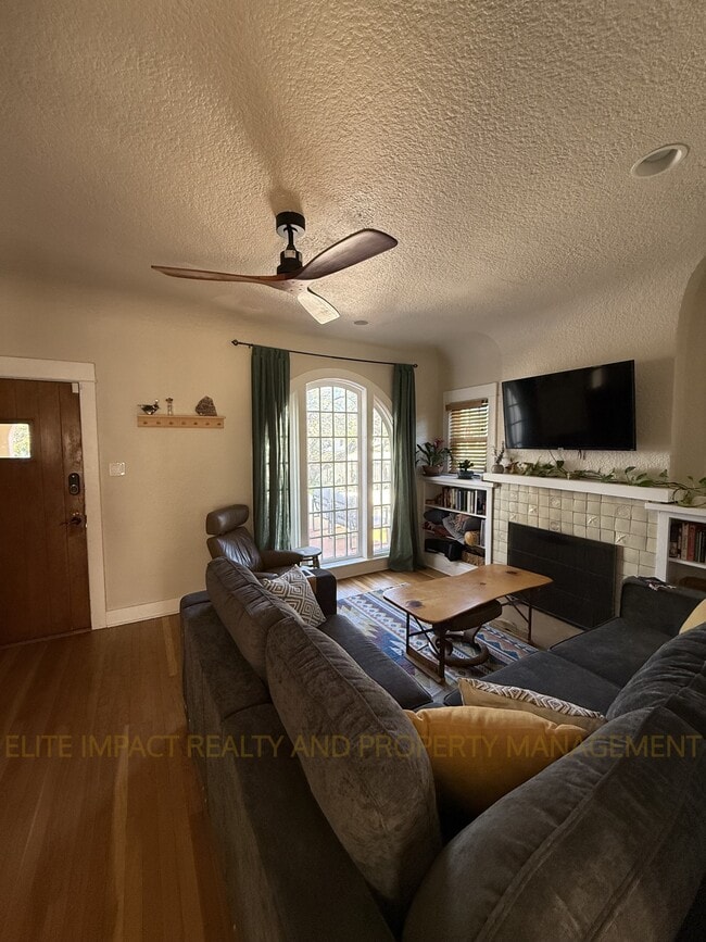 Building Photo - 2548 E 3rd St