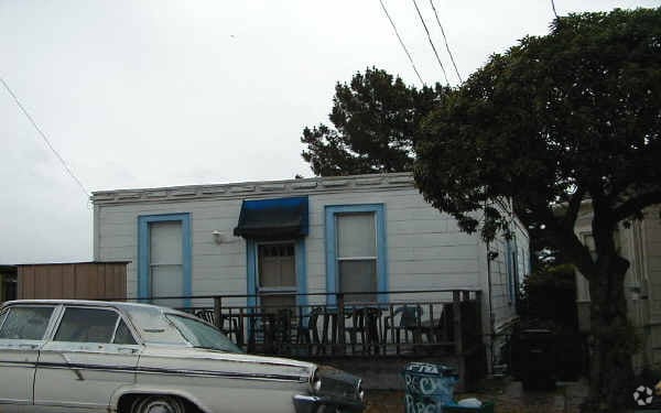 Primary Photo - 121 Santa Fe Ave