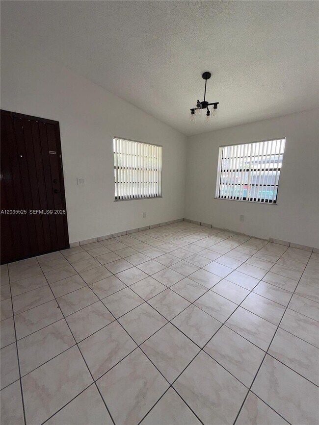 Foto del edificio - 10968 SW 5th St