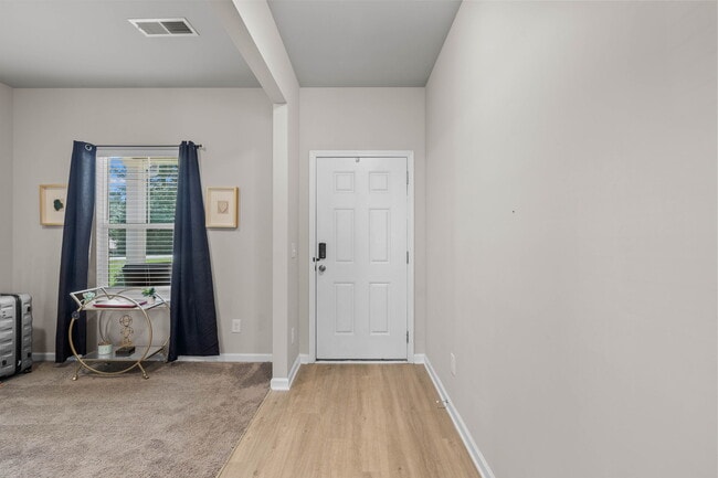 Building Photo - 1518 Valley Brook Dr SW