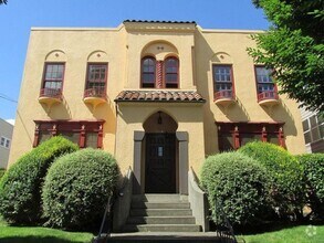 Building Photo - 2253 NW Pettygrove St
