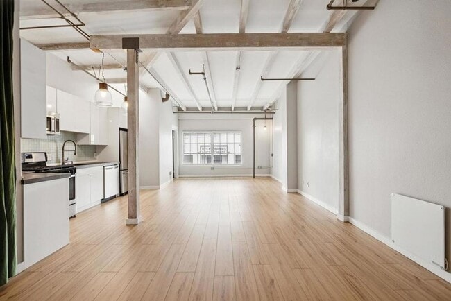 Building Photo - Stunning West Oakland Live Work Loft w/ Ground Floor Studio