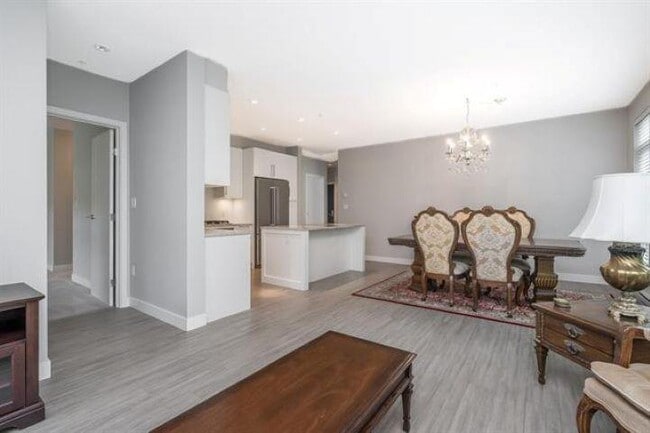 Building Photo - 1975-1154 154 St