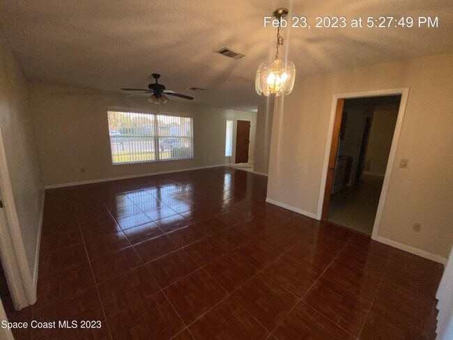 Foto del edificio - 304 Darrow Ave