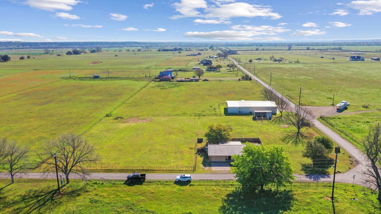 Primary Photo - 3/2 on acreage HORSES WELCOME -BROCK ISD -