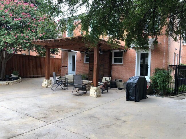 Building Photo - 3123 Mockingbird Ln