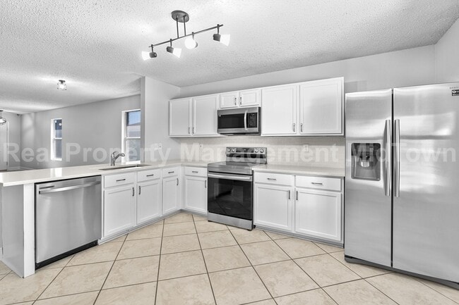 Photo - Beautiful 3 - Bedroom Home with pool in Ar...