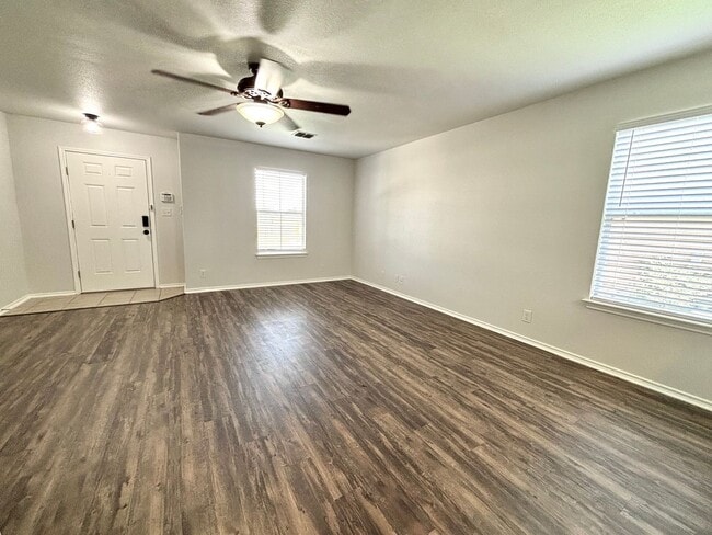 Building Photo - Beautiful two story home located in Horizo...