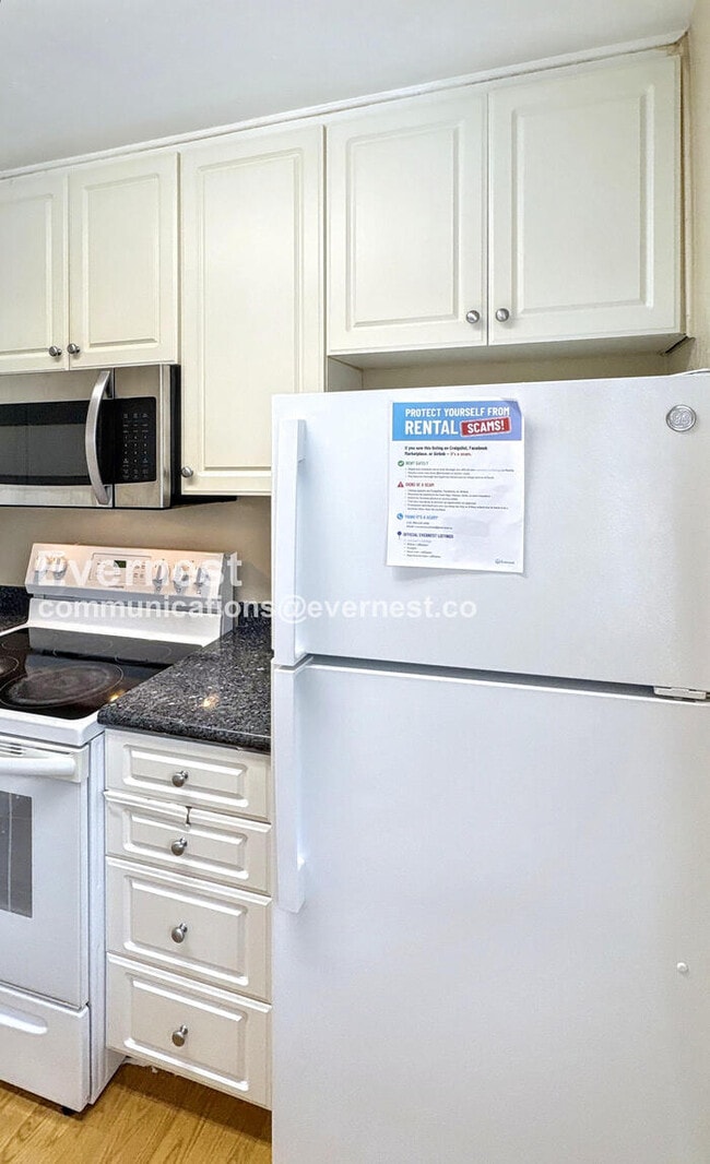 Foto del edificio - 2-Bed, 1-Bath Condo with Carport and Modern Appliances / Coming Soon!