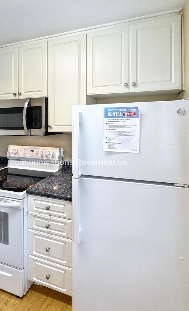 Building Photo - 2-Bed, 1-Bath Condo with Carport and Modern Appliances / Coming Soon!