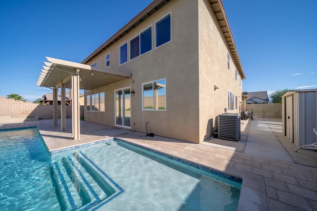 Foto del edificio - 79910 Camden Dr