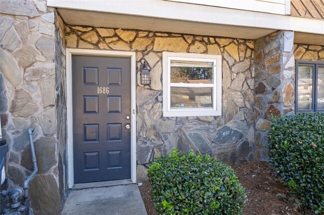 Building Photo - 1686 Wynndowne Trail