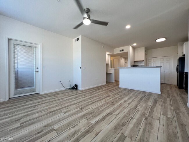 Foto del edificio - 2 br, 2 bath Condo - 9820 North Central Av...