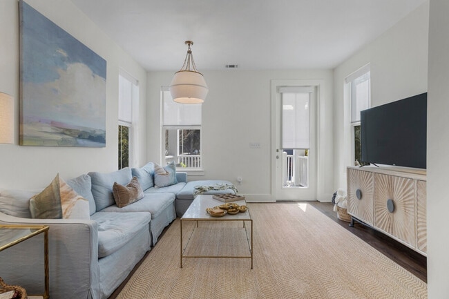 Building Photo - 2207 Government St