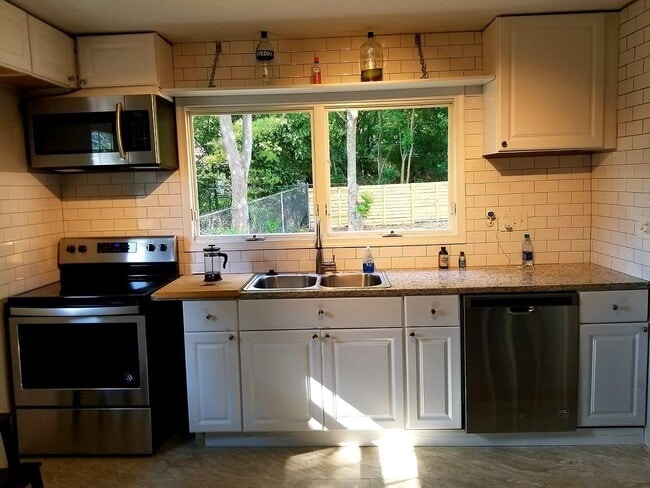Building Photo - 2522 Pitts Dr