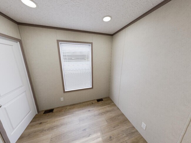 Foto del edificio - 3221 Birch Ln