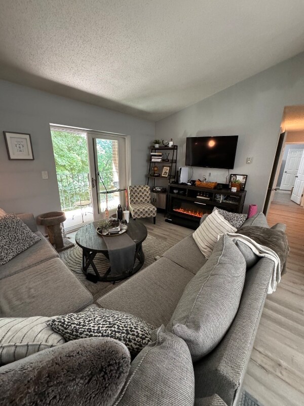 Foto del edificio - 22 Maplecrest Dr