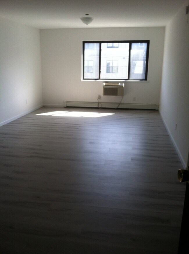 Foto del edificio - 1274 River Rd