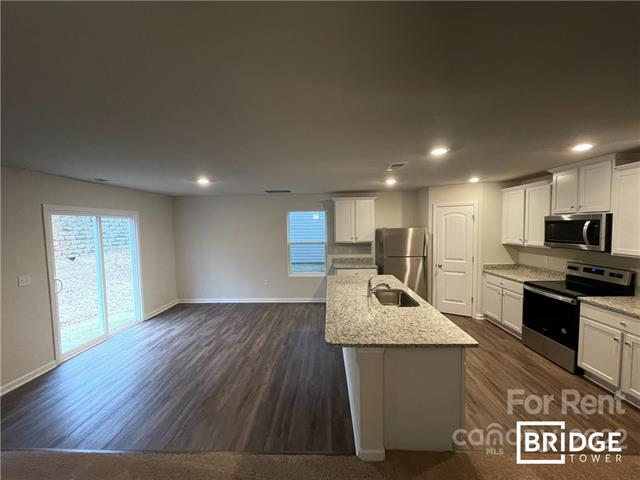 Foto del edificio - 9107 Creedmore Hills Dr