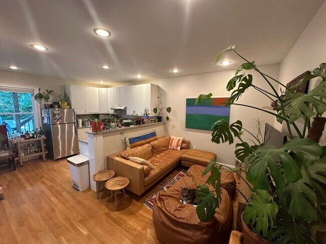 Foto del edificio - 739 Somerville Ave