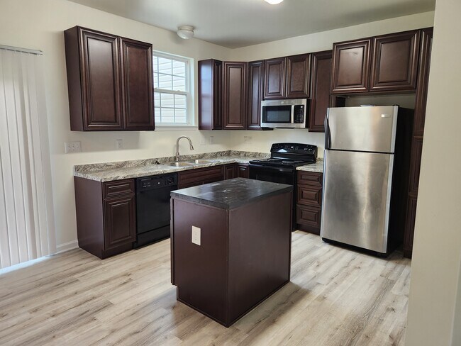 Building Photo - 507 White Pine Dr