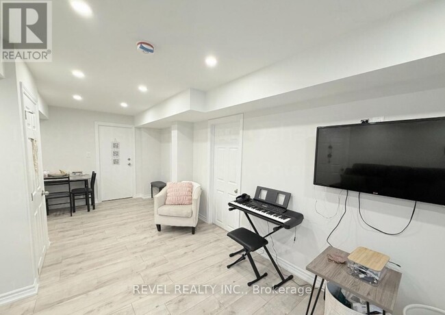 Building Photo - 1246 Harlstone Crescent