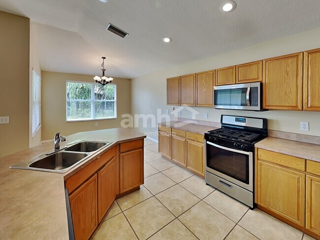 Foto del edificio - 15505 Martinmeadow Dr