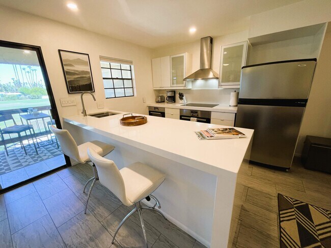 Foto del edificio - 5300 E Waverly Dr