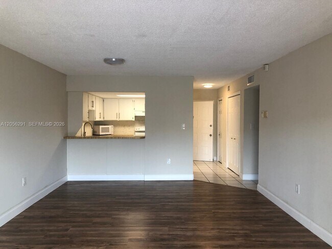 Foto del edificio - 7010 NW 186th St